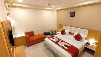 Premium Double Room, Air conditioning | Hypo-allergenic bedding, desk, soundproofing, free WiFi
