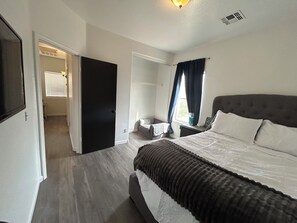 3 bedrooms, iron/ironing board, WiFi, bed sheets - Beautifully updated 3bedroom, 2.5bathroom home in a quiet Surprise neighborhood (Surprise)