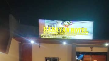 Suíte estúdio, vista para o jardim | Opções para refeição ao ar livre