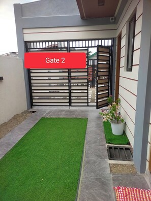 Property grounds - Kabayan's Hotel (Aliaga)