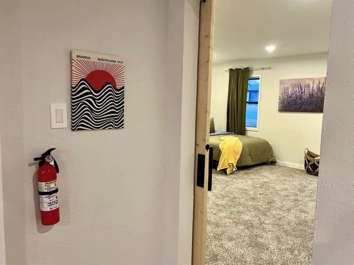 4 bedrooms, iron/ironing board, travel crib, free WiFi
