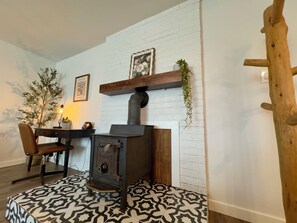 Interior - Modern 4BR Retreat in Denton  Stylishly Remodeled (Denton)