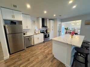 Fridge, microwave, oven, stovetop - Modern 4BR Retreat in Denton  Stylishly Remodeled (Denton)