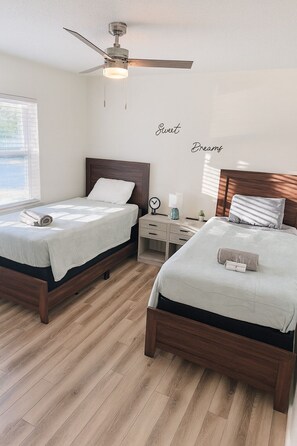2 bedrooms, iron/ironing board, free WiFi, bed sheets - Hidden Gem in Tampa. Cozy, comfortable and great location (Tampa)