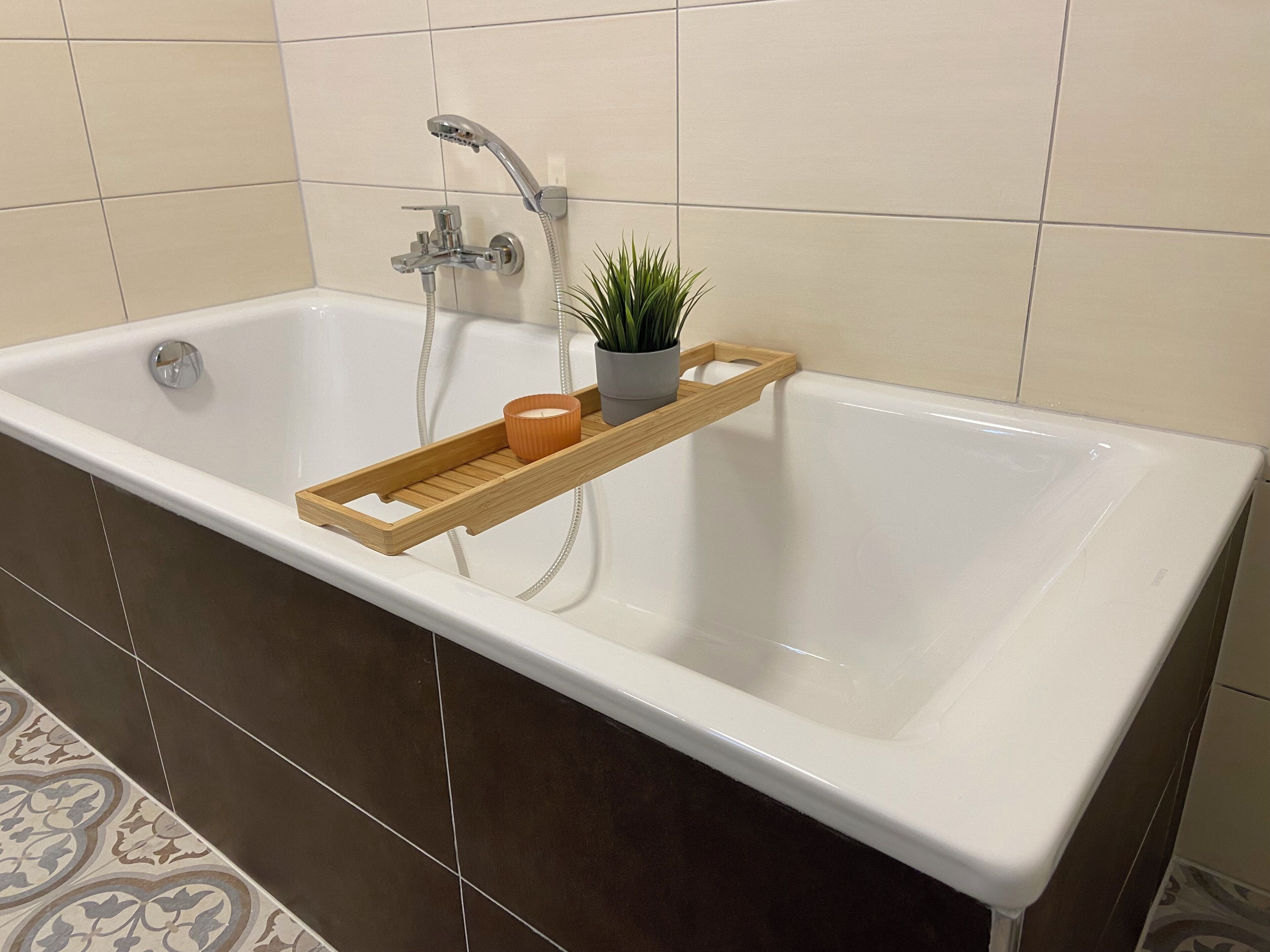 Haartrockner, Handtücher, Seife, Toilettenpapier