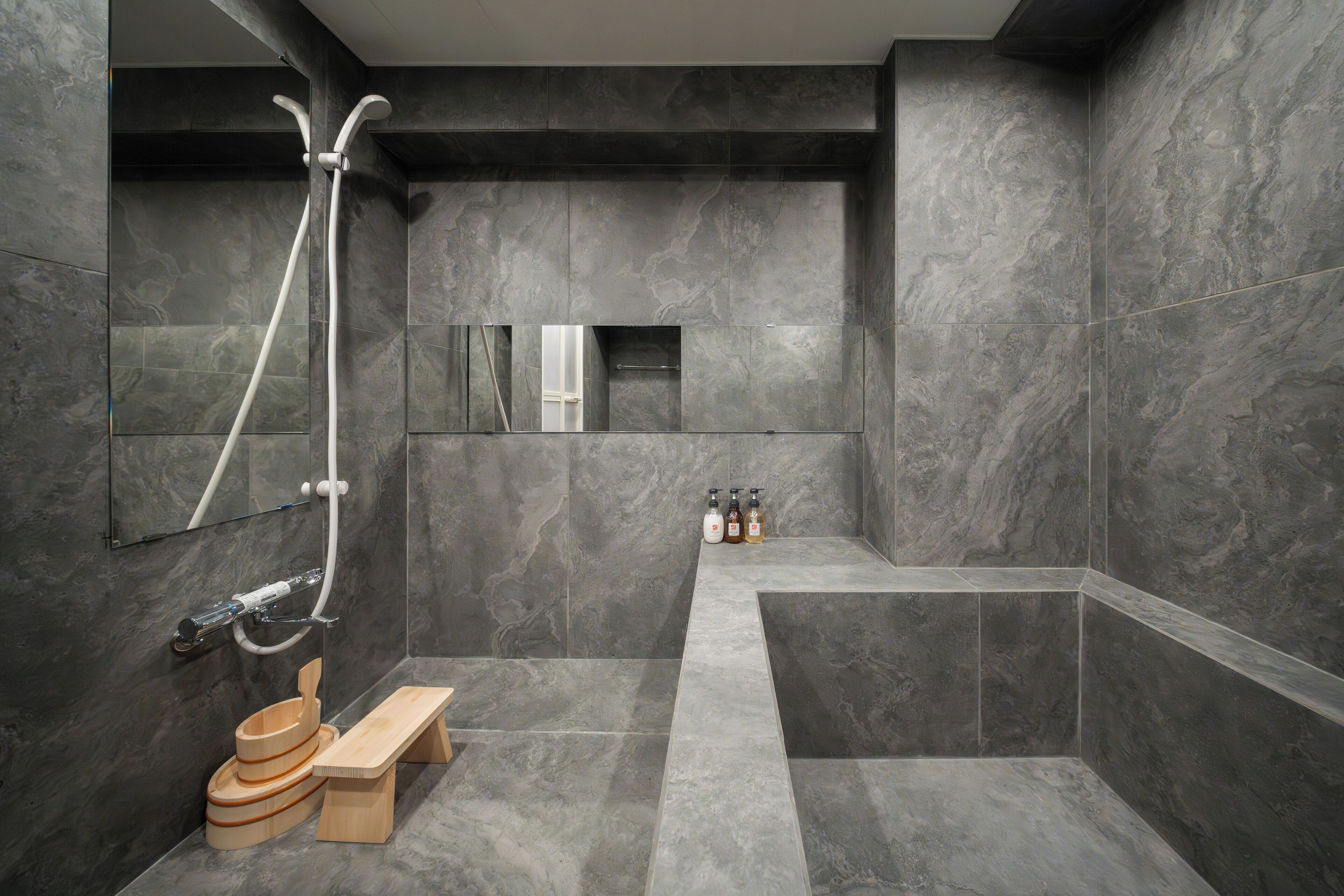 Deluxe Double Room, Non Smoking | Bathroom | Combined shower/bathtub, free toiletries, hair dryer, slippers