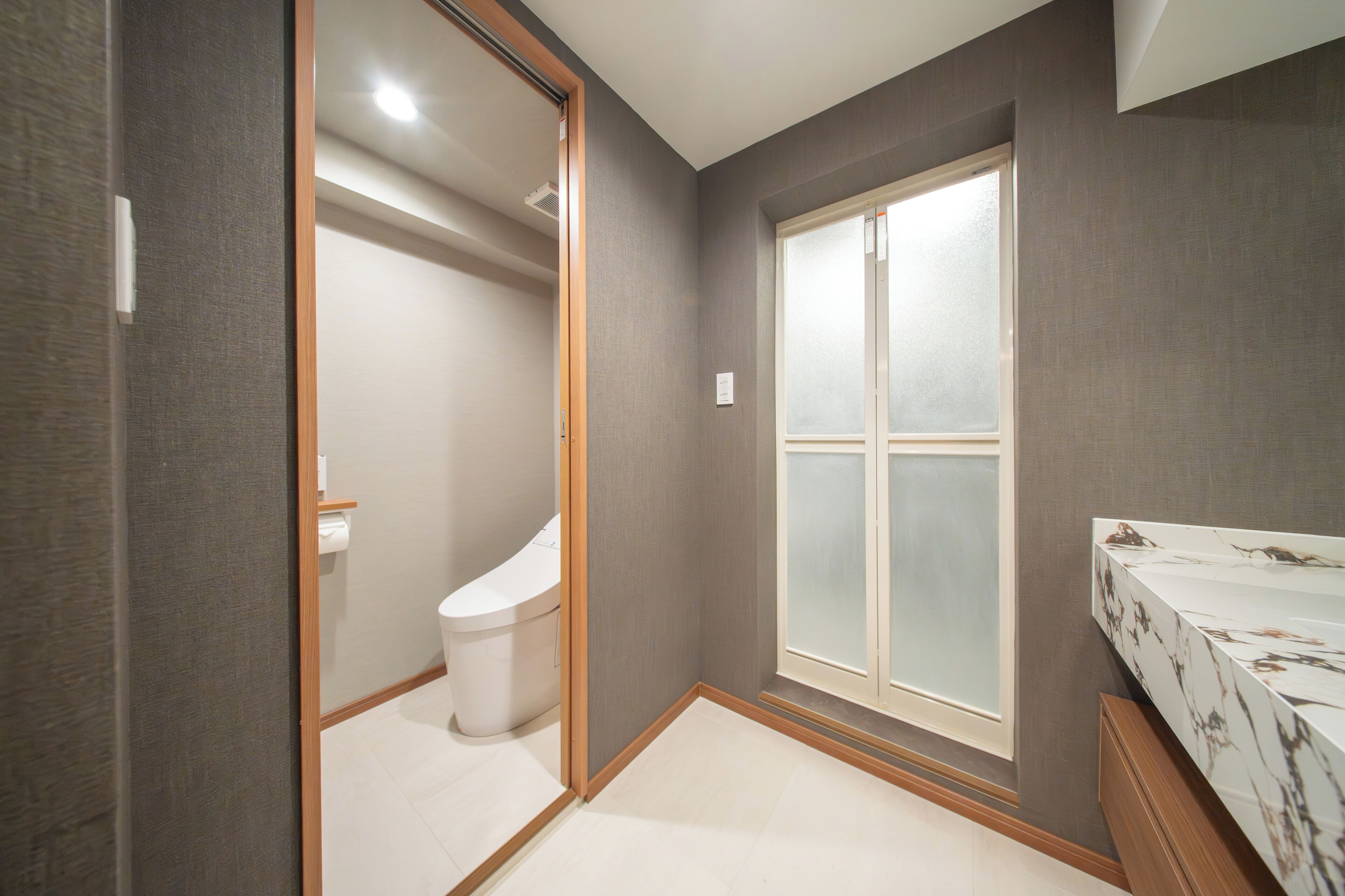 Deluxe Double Room, Non Smoking | Bathroom | Combined shower/bathtub, free toiletries, hair dryer, bathrobes