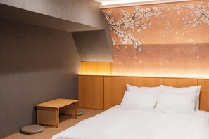 Habitación doble Deluxe, para no fumadores | Tabla de planchar con plancha, wifi gratis y ropa de cama