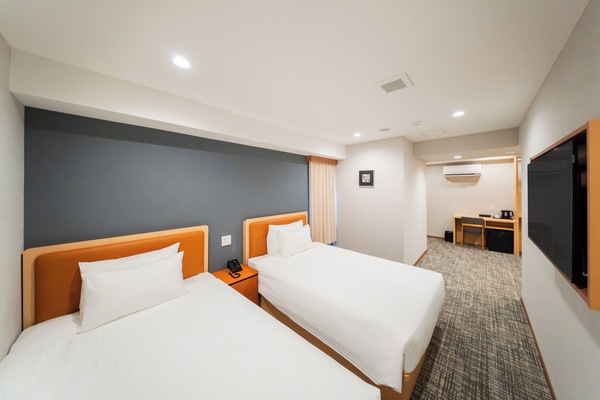 Superior Twin Room, Non Smoking | Iron/ironing board (on request), WiFi (free), bed sheets