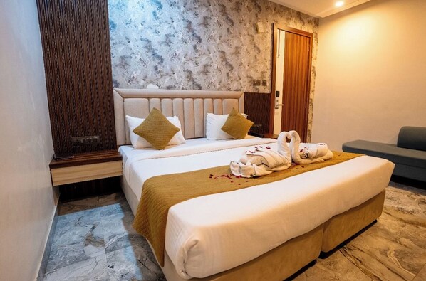 Hypo-allergenic bedding, desk, soundproofing, free WiFi