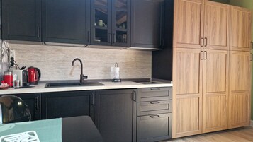 Deluxe Studio | Private kitchen | Fridge, electric kettle