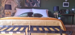 Studio Deluxe | Bộ đồ giường cao cấp, chăn bông, trang trí khác biệt 