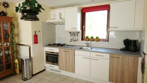 House | Private kitchen - Fantastic Holiday Home by the sea (Sint Maartensvlotbrug)