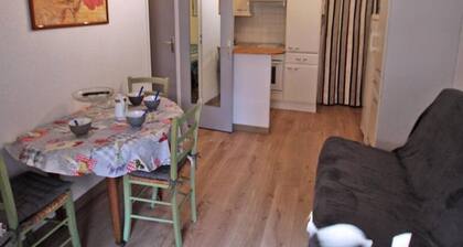 2 Rooms for 4 People