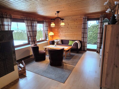 Quiet vacation home with dog - fenced garden on the edge of the forest