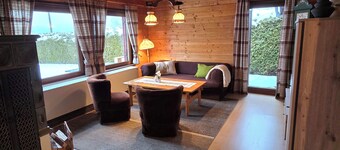 Quiet vacation home with dog - fenced garden on the edge of the forest