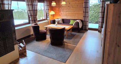 Quiet vacation home with dog - fenced garden on the edge of the forest