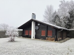 Exterior - Quiet vacation home with dog - fenced garden on the edge of the forest (Grafenau)