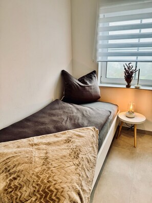 Silitysrauta/-lauta, Wi-Fi, vuodevaatteet