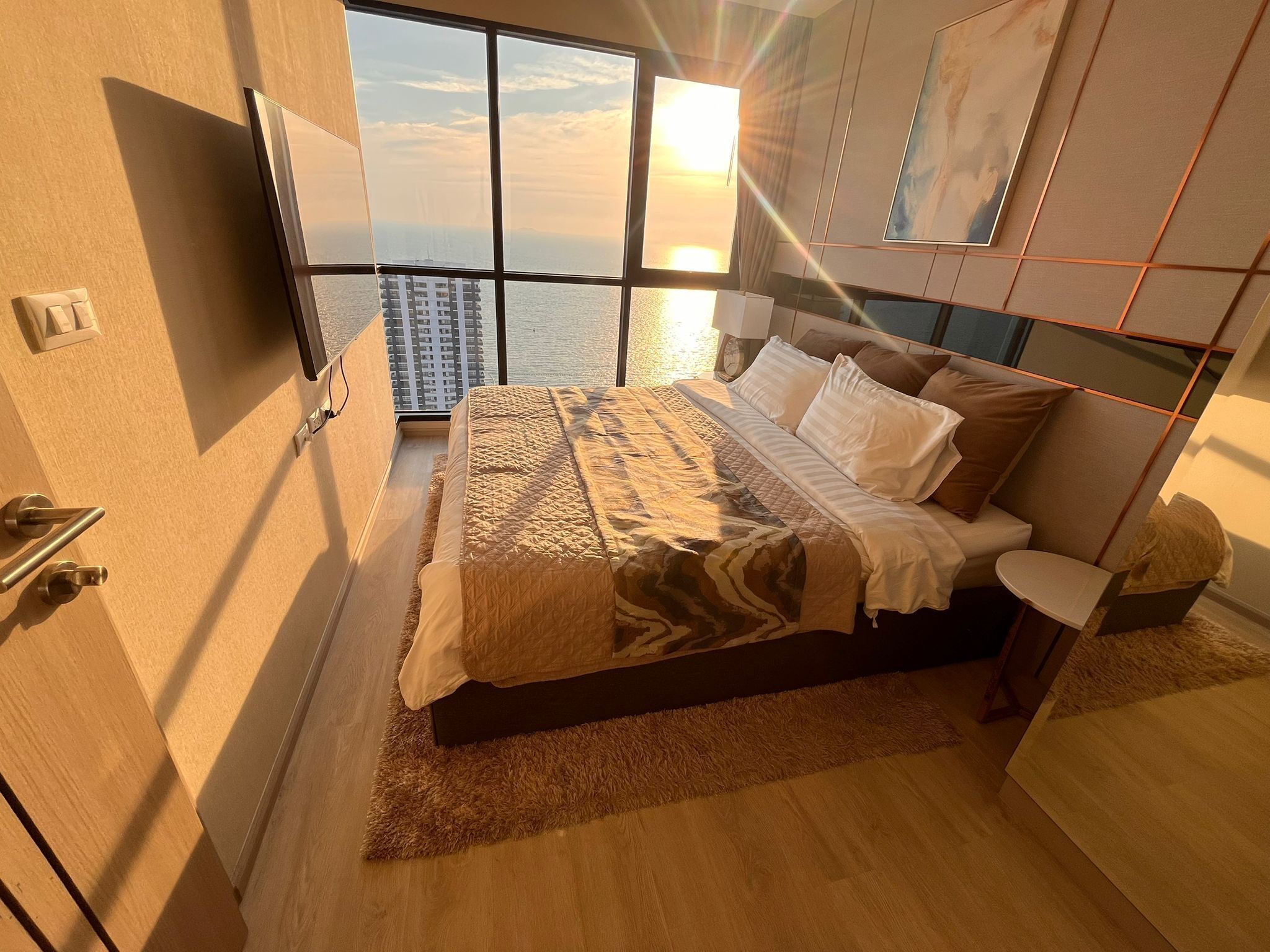 2 多间卧室、熨斗/熨衣板、上网接入、床单