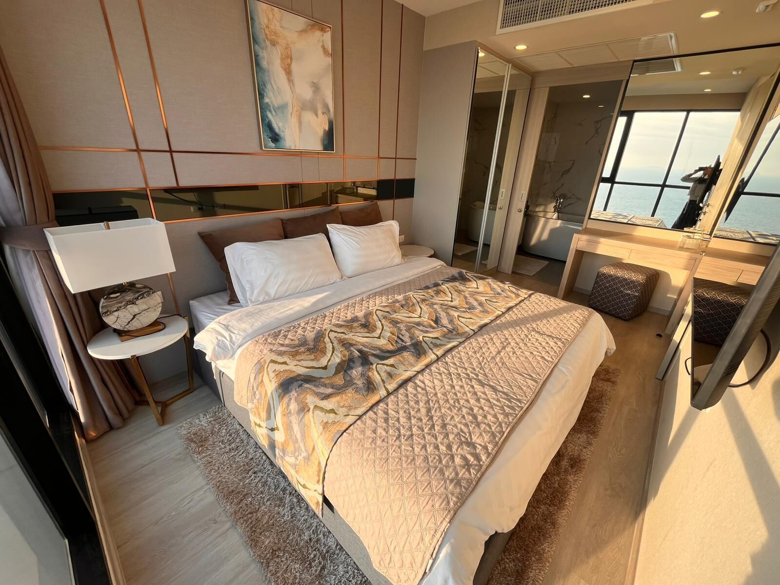 2 多间卧室、熨斗/熨衣板、上网接入、床单