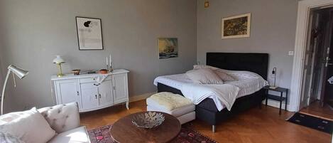 1 habitación, internet y ropa de cama