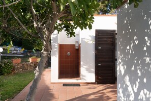 Property grounds - Large Villa just steps from the Private Beach (Geremeas)