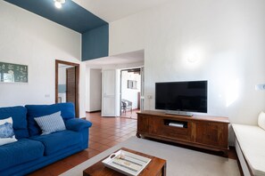 TV, fireplace - Large Villa just steps from the Private Beach (Geremeas)