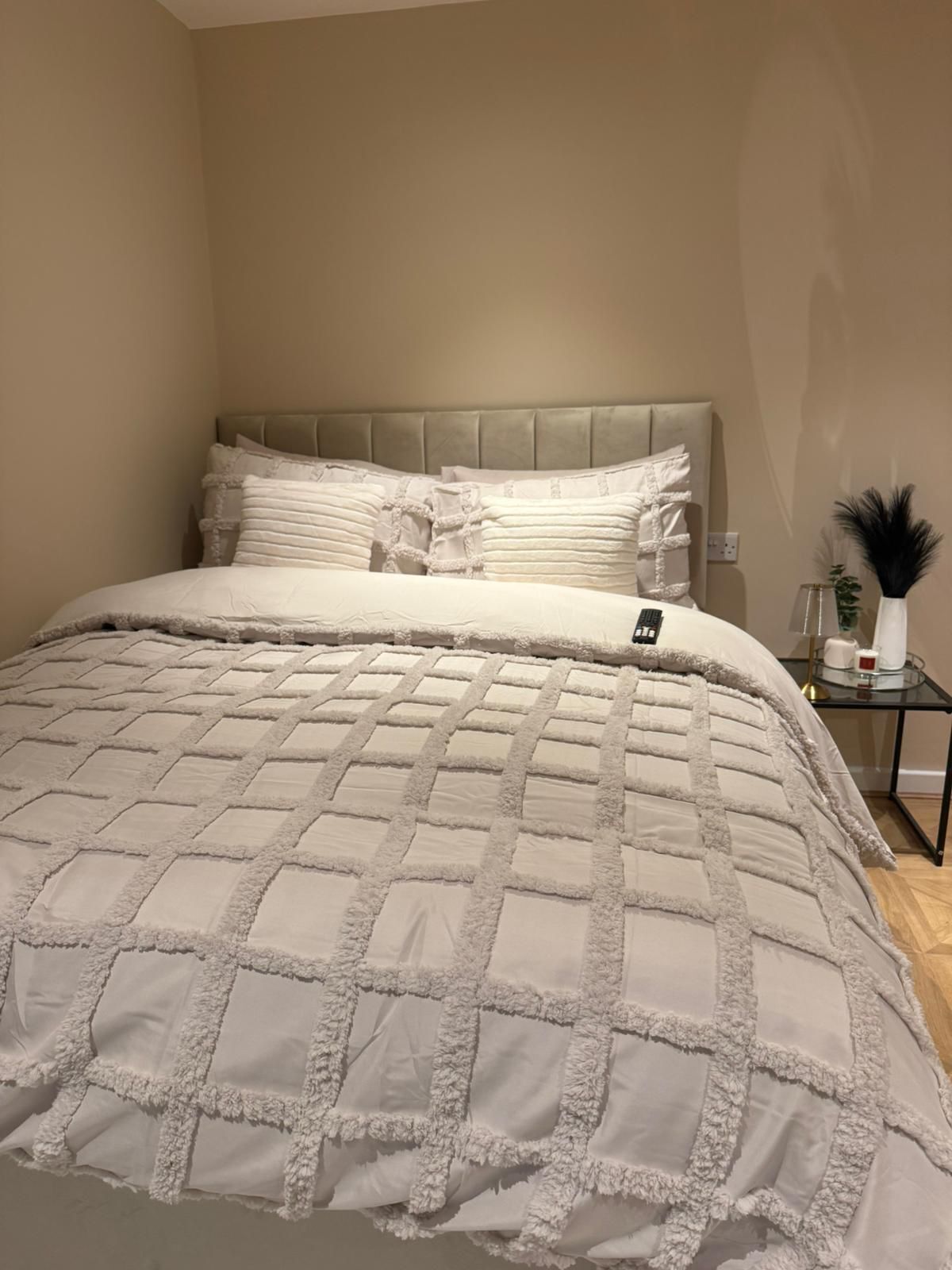 Iron/ironing board, WiFi, bed sheets