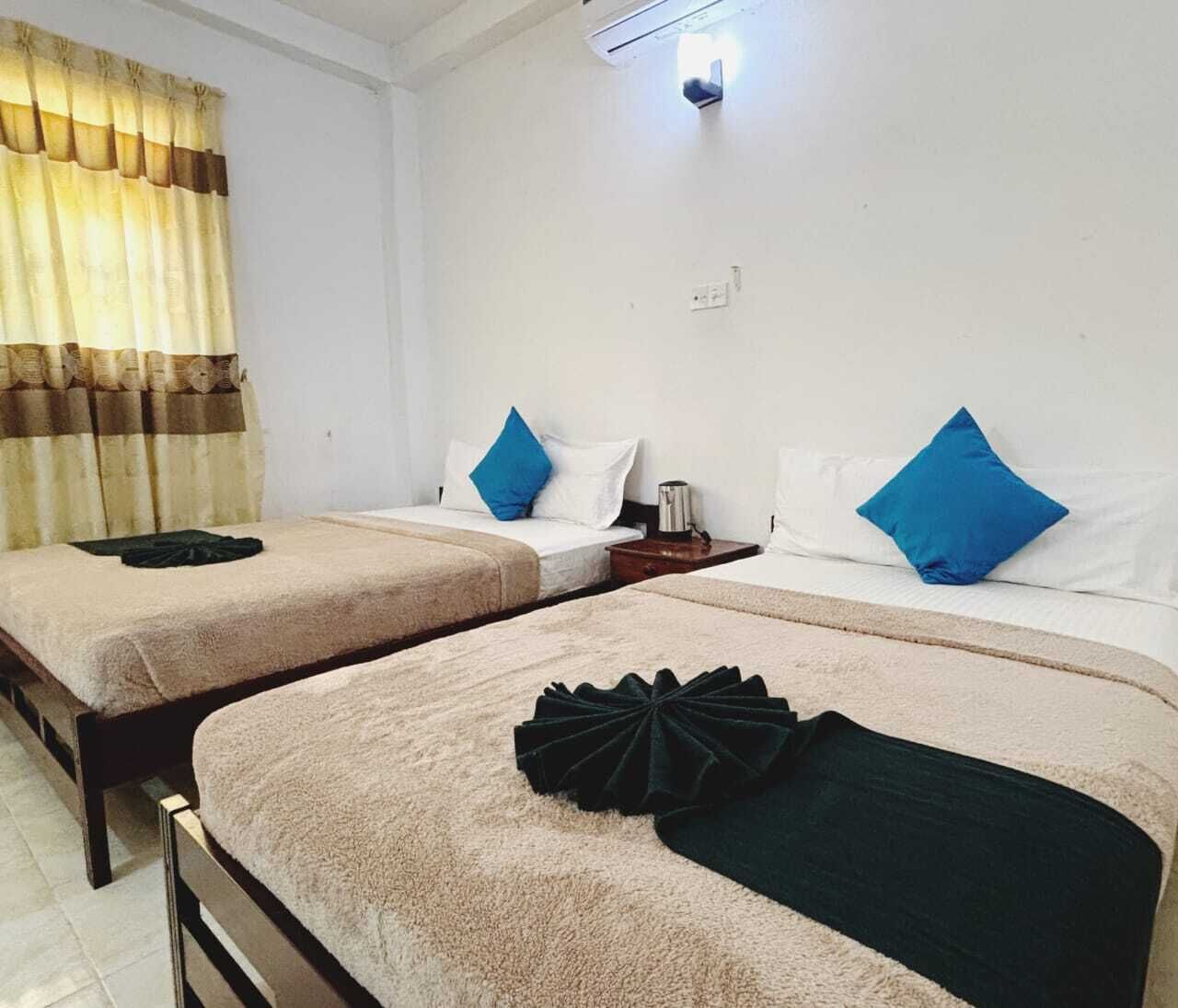 Triple Room | Desk, iron/ironing board, free WiFi