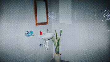 Baignoire, serviettes fournies