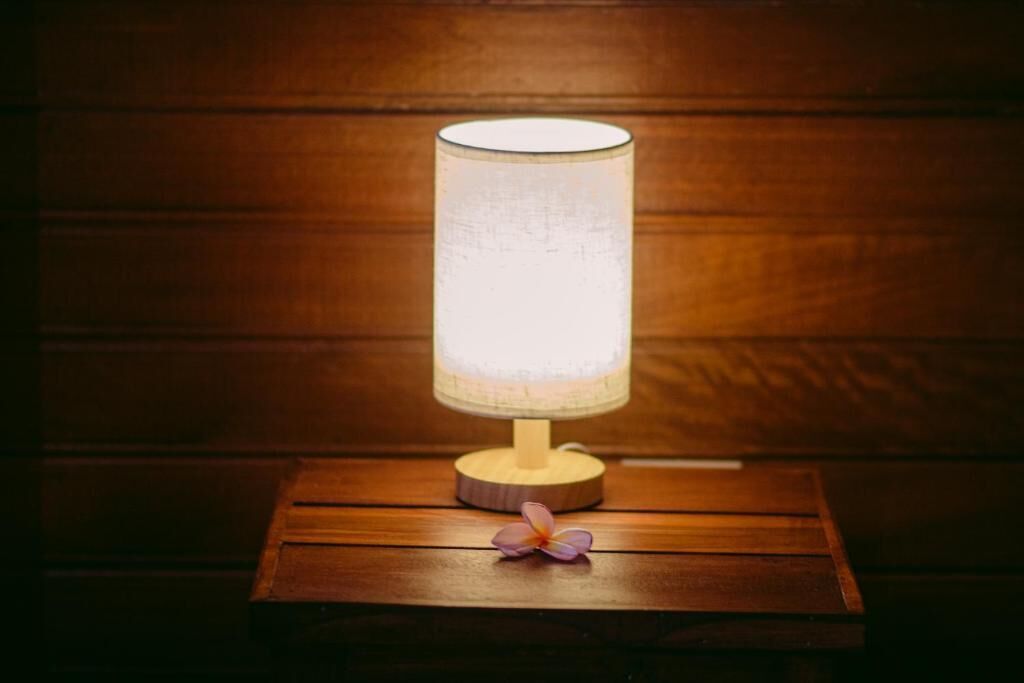 Chambre double, vue sur le jardin | Détail de l’intérieur