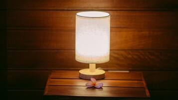 Chambre double, vue sur le jardin | Détail de l’intérieur