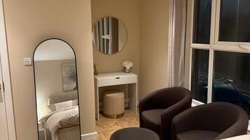 Iron/ironing board, WiFi, bed sheets