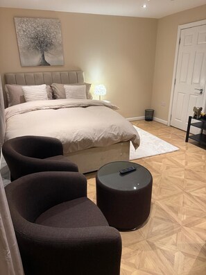 Bügeleisen/Bügelbrett, WLAN, Bettwäsche