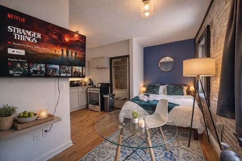 Chic Milwaukee Stay Near Lake & Local Hotspots