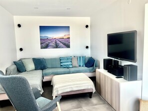 Smart-TV, videospill, DVD-spiller og bøker