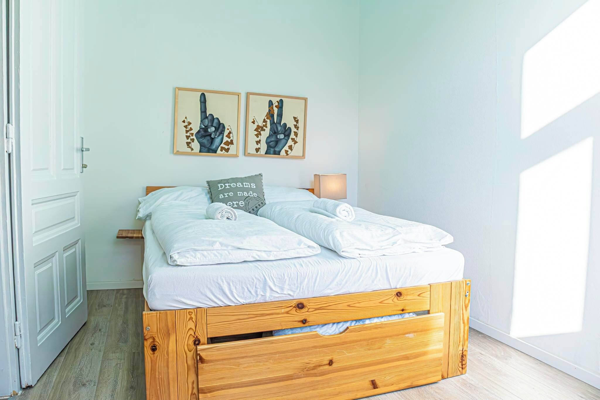 Quarto básico | Ferros/tábuas de passar roupa, Wi-Fi de cortesia