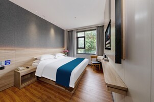 Doppia Executive, vista città | Postazione laptop, Wi-Fi gratuito, lenzuola, accesso in sedia a rotelle