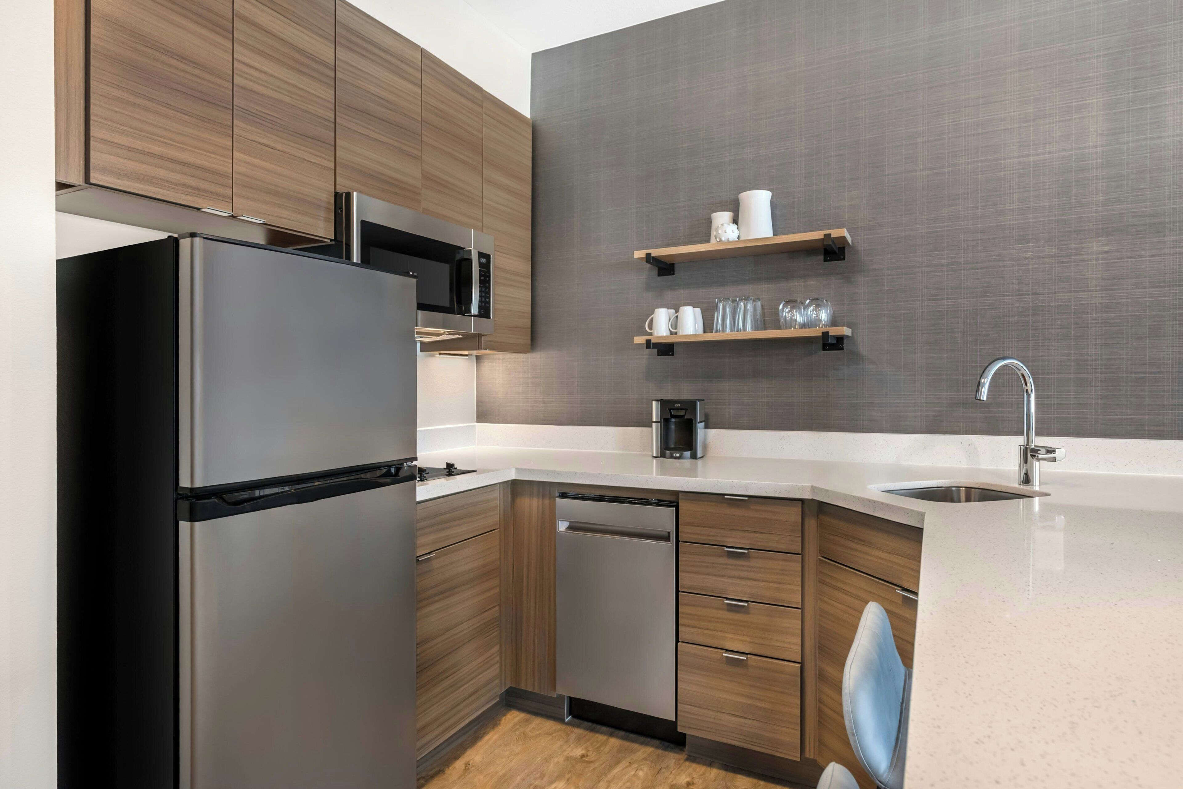Studio Suite, 2 Queen Beds | Private kitchen
