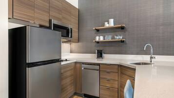 Studio Suite, 2 Queen Beds | Private kitchen