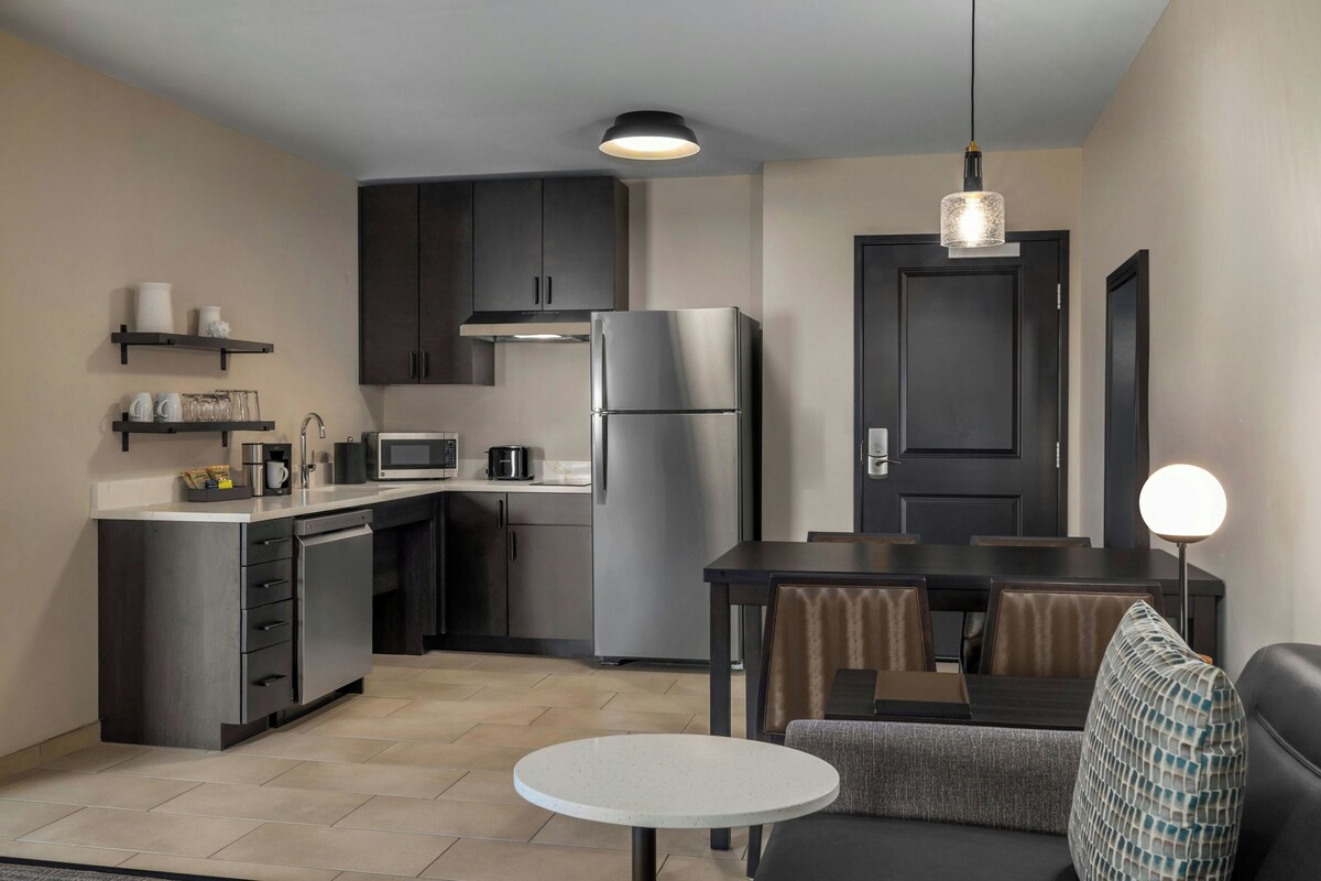 Coffee/tea maker, dining tables