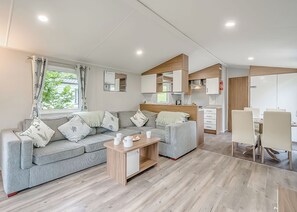 Living area - Gold Premium 3, Slps 8, parking (Porthcawl)