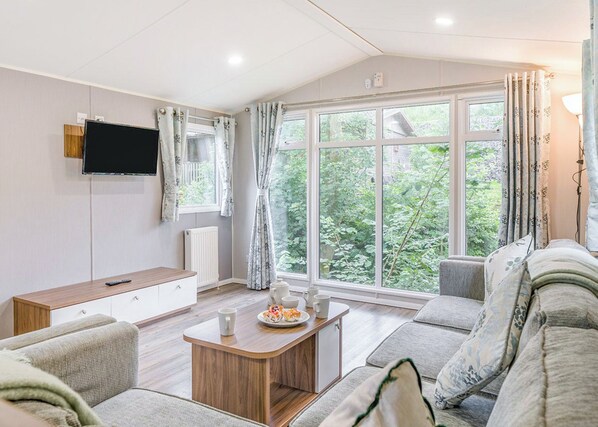 Living area - Gold Premium 3, Slps 8, parking (Porthcawl)