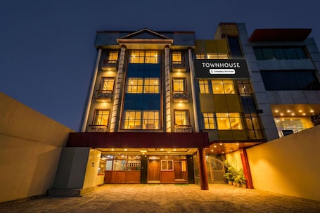 House | Exterior. Super Townhouse Godavarikhani