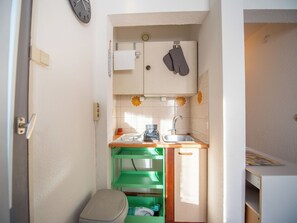 雪櫃、微波爐、廚房用具/餐具/器皿