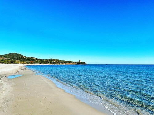 Marvelous pet-friendly Villa with private pool, Wi-Fi, just steps from the sea.