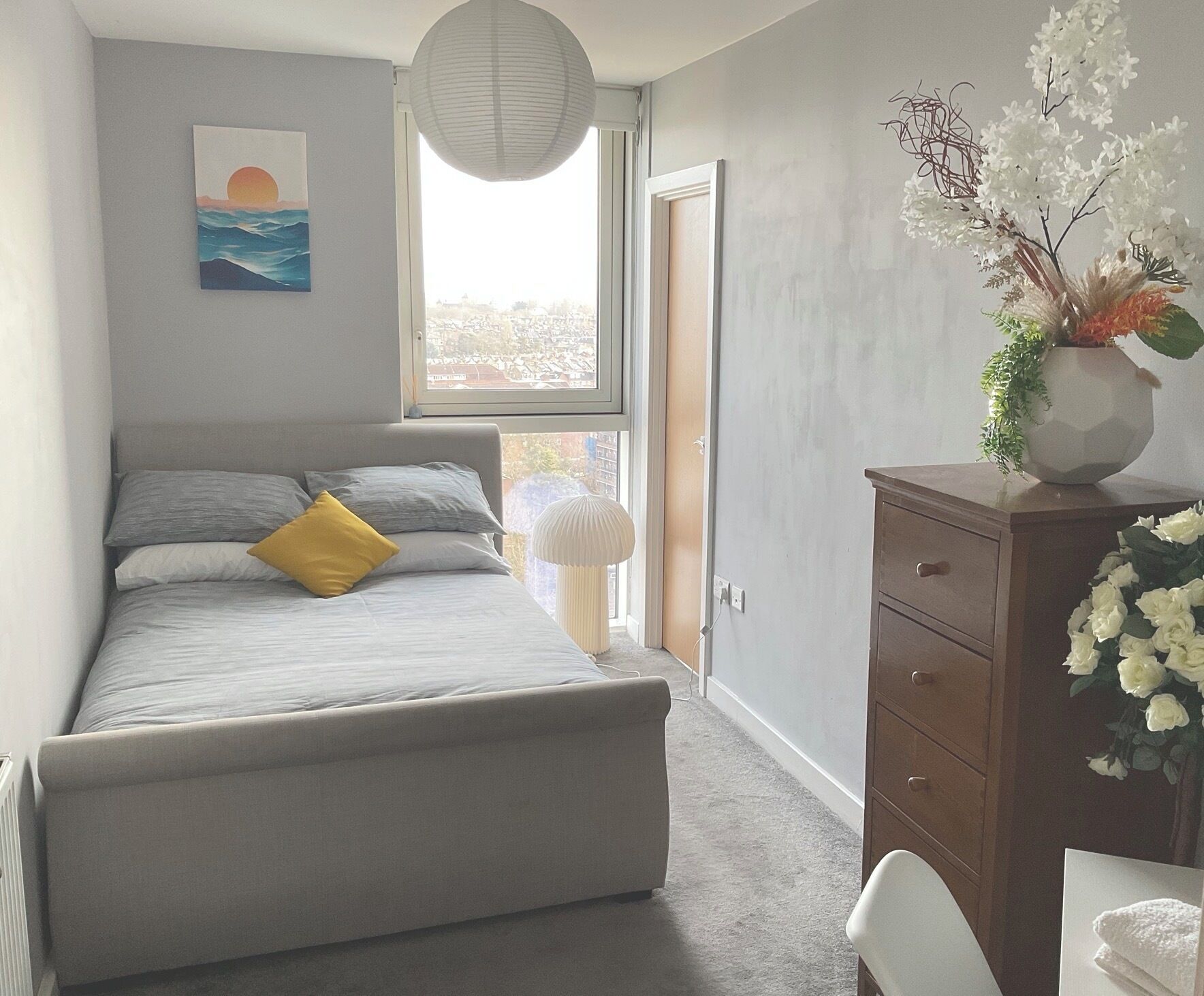 Iron/ironing board, internet, bed sheets