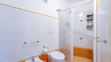 Casa, 2 camere da letto, aria condizionata, vista valle | Bagno | Doccia, soffione a pioggia, set di cortesia gratuito, asciugacapelli