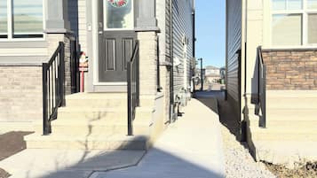 House, 3 Bedrooms, Smoking, City View | Exterior detail